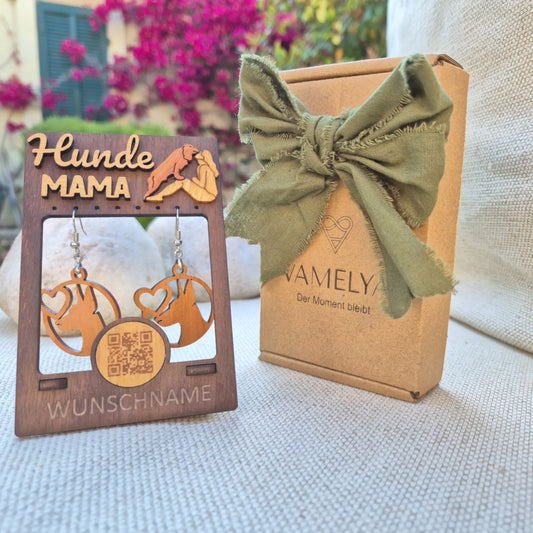 Personalisiertes Geschenkset für Hunde-Mamas – Ohrringhalter aus edlem Kirschholz mit QR-Botschaft