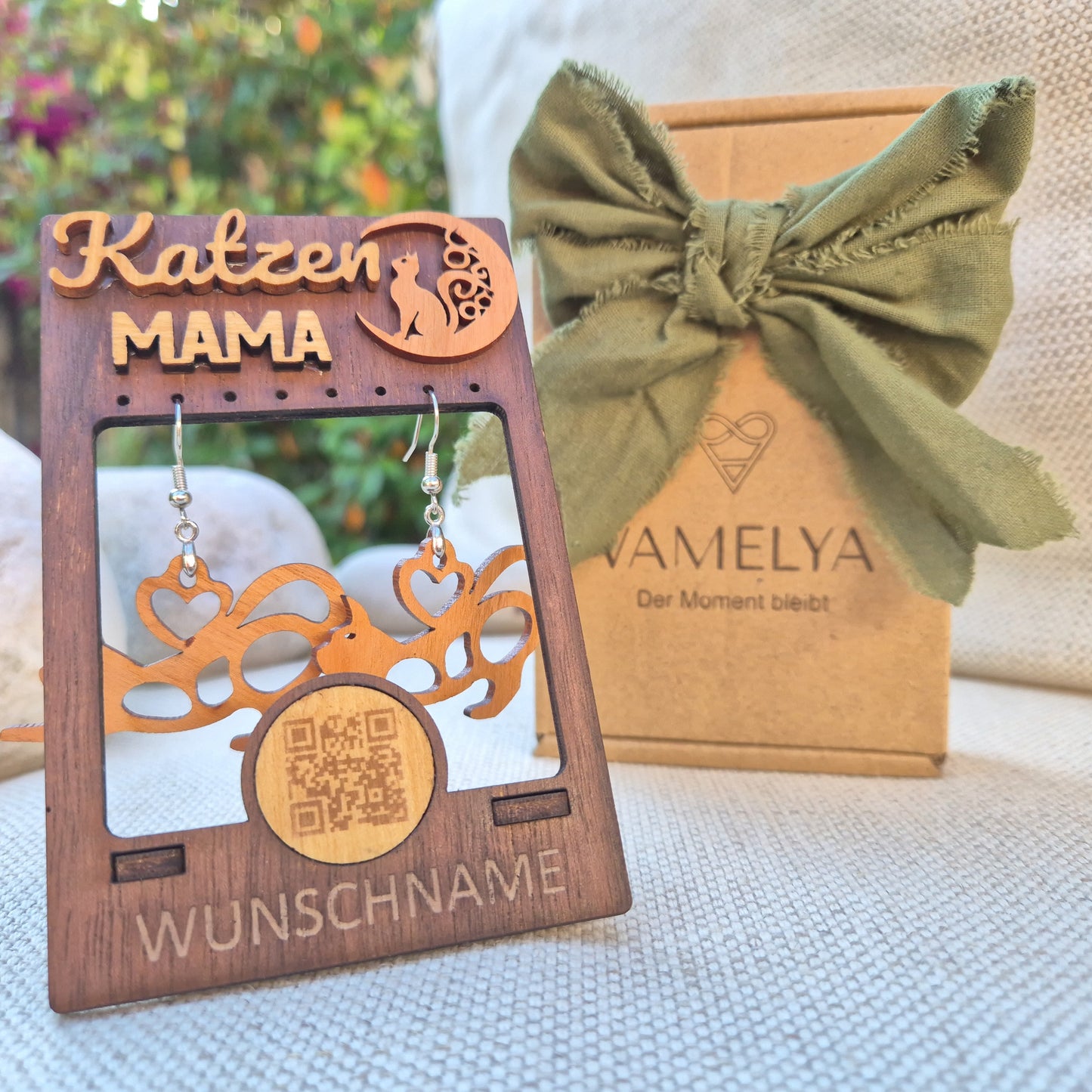 Personalisiertes Geschenkset für Katzen-Mamas – Ohrringen aus edlem Kirschholz mit QR-Botschaft