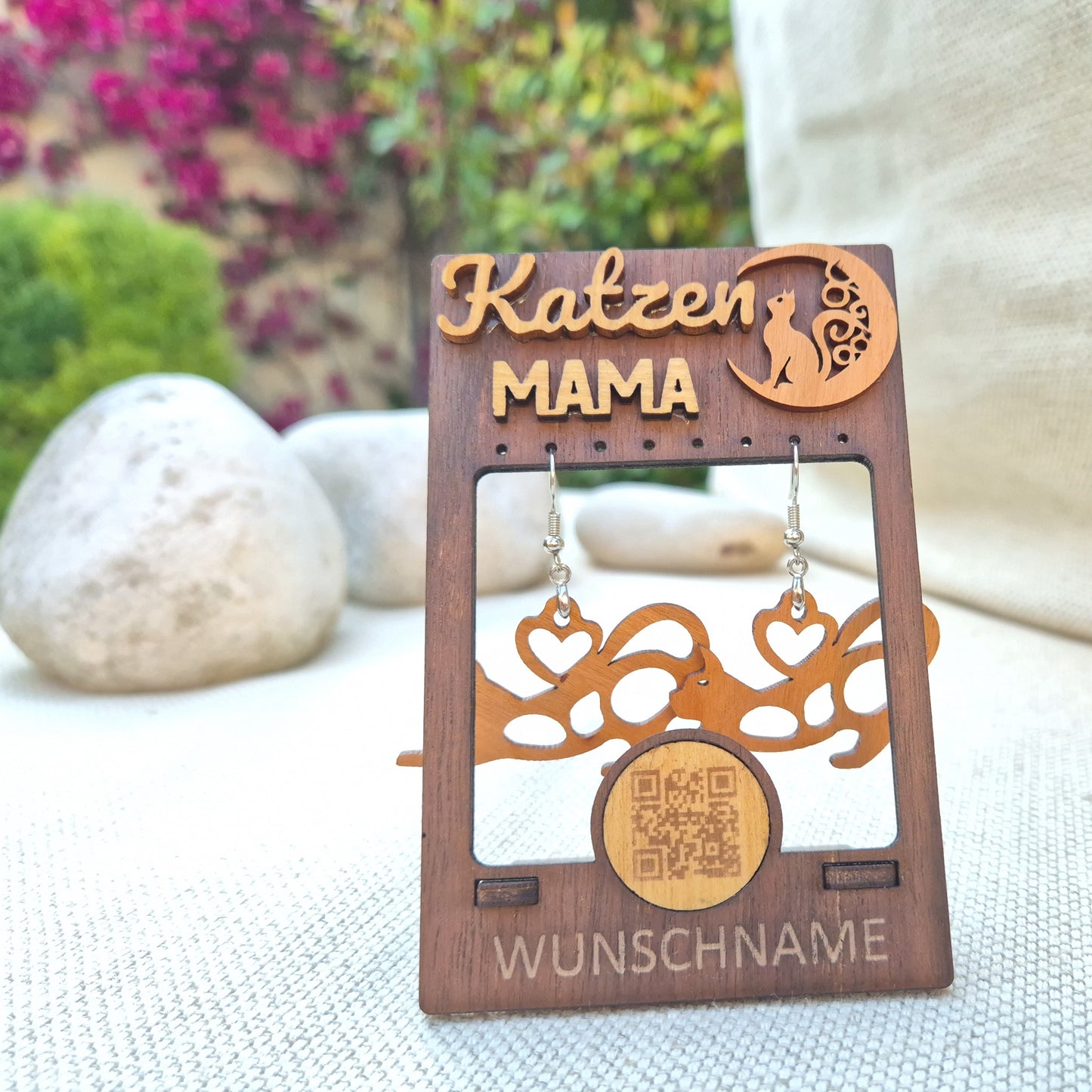 Personalisiertes Geschenkset für Katzen-Mamas – Ohrringen aus edlem Kirschholz mit QR-Botschaft